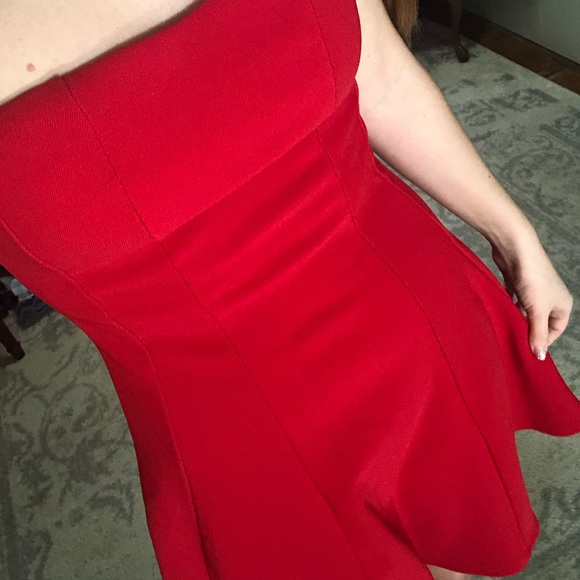 Red strapless dress - Picture 4 of 4